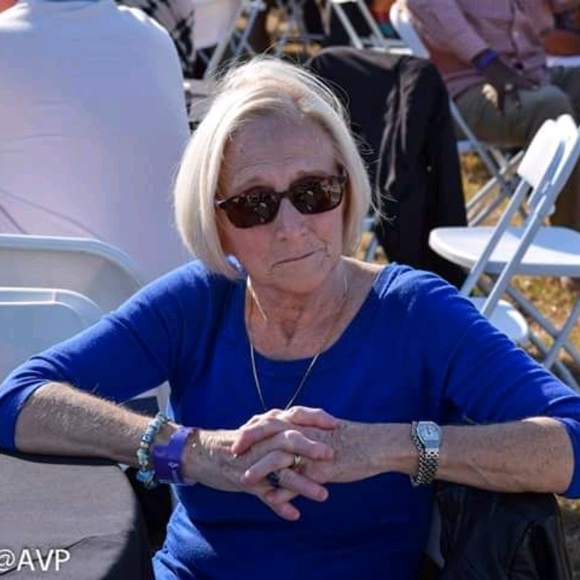 Meet your Posher, Debbie - Picture 1 of 1